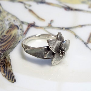 Trillium Wildflower Botanical Ring Sterling Silver image 3