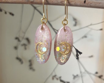 Boucles ovales rose opalin et lune