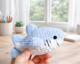Schema all'uncinetto per un simpatico squalo amigurumi in formato PDF / Mini peluche di squalo / Uncinetto per principianti / Portachiavi o regalo / Download immediato
