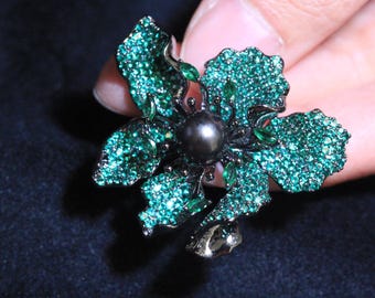 Tahitian Pearl Brooch: Green Zircon Floral Convertible Necklace