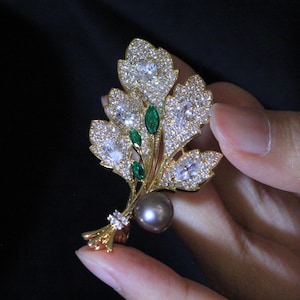 Tahitian Pearl Brooch: Leaf Zircon Convertible Necklace