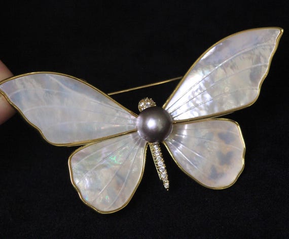 Tahitian Pearl Butterfly Brooch: Mother-of-Pearl Convertible Necklace