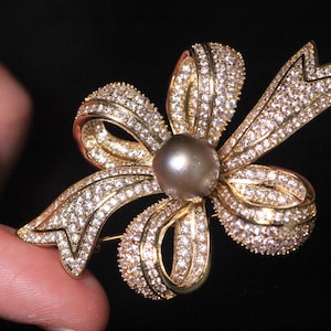 Tahitian Pearl Brooch: Golden Bow, Rhinestone & Zircon - Convertible Necklace