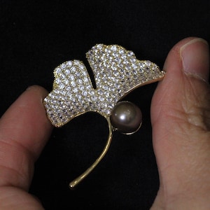 Ginkgo Brooch: Tahitian Pearl, Rhinestone Leaf, Convertible Necklace