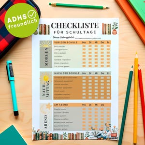 Könnte beinhalten: Eine Schulliste mit deutscher Beschriftung, Bleistiften und einem Federmäppchen. Die Checkliste befindet sich auf weißem Papier mit einem hellbraunen Raster. Das Federmäppchen ist rot und schwarz kariert. Es gibt grüne, gelbe und rote Bleistifte.