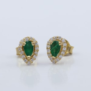 Vintage Pear Emerald Gemstone Earring, 14kt Solid Gold Natural G-H Color Diamond Halo Emerald Dainty Studs Earring, Earlobe Piercing Studs
