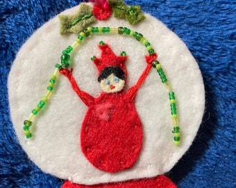 Small Christmas felt Elf Snow Globe with green garland and a heart Happy Holidays reverse, Holly, mistletoe, beaded loop