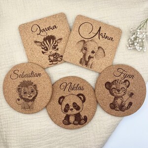 Geschenkideen Personalisierte Untersetzer aus Kork – rund oder quadratisch – Gravur mit Name & Tiermotiv – Kindergeburtstag, Party, Familie