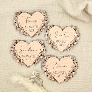 Personalisierte Baby Milestone Schilder im Herz-Design – 13-teiliges Set | Wunschgröße & Schriftart | perfekt für Babys erste Momente