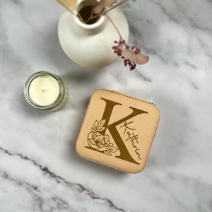 Personalized jewelry box with monogram and name engraving. Jewelry storage gift for mom, girlfriend, maid of honor.