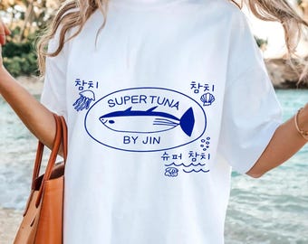スーパーツナ by Jin PNG、かわいいマグロのシャツデザイン、K-POP