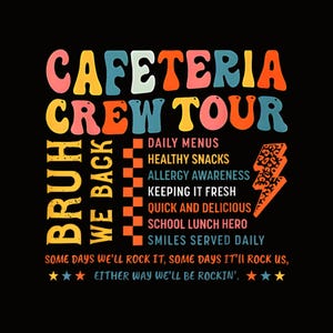 Può includere: T-shirt nero con la scritta "CAFETERIA CREW TOUR" in lettere colorate in stile retrò. Il design include frasi come "BRUH WE BACK" e "KEEPING IT FRESH", più un fulmine grafico.