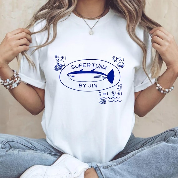 スーパーツナ by Jin PNG、かわいいマグロのシャツデザイン、K-POP