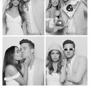 Puede incluir: Una tira de fotomat&oacute;n en blanco y negro con cuatro poses de una pareja. Llevan gafas de sol, sostienen accesorios y se besan. La fecha "16.10.2021" y los nombres "Jake & Belle" est&aacute;n escritos en la parte inferior.