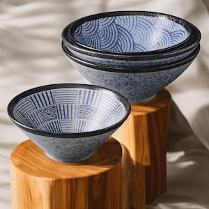 手作りの日本製陶器ボウルセット - 青い波と幾何学模様、ラーメンフォーヌードルスープボウル、職人の陶器、アジアン食器ギフト