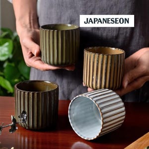 Taza de cerámica acanalada japonesa | Taza de estilo japonés hecha a mano para té o café / Gres a rayas vintage / Regalo para él o ella | Taza de espresso