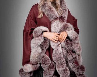 赤いベルベットミンクの縁取りのチェック柄ケープ：高級ハンドメイド