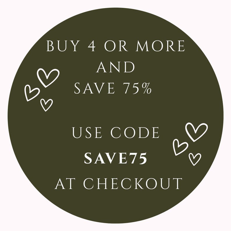 Pode incluir: Gr&aacute;fico circular com fundo verde escuro e texto branco. O texto diz "COMPRE 4 OU MAIS E ECONOMIZE 75%" e "USE O C&Oacute;DIGO SAVE75 NO CHECKOUT". Ilustra&ccedil;&otilde;es de cora&ccedil;&otilde;es brancos espalhadas.