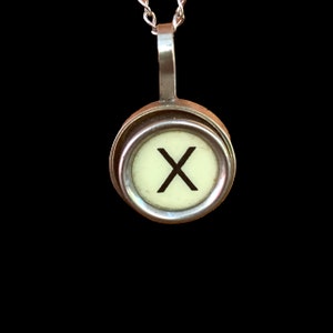 X chave de máquina de escrever vintage off white colar inicial personalizado retrô moda literária conversa peça aniversário difícil de encontrar