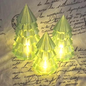 Minimalist Christmas Tree STL – 3D Printable Spiral Fashion Holiday Decor | LED Light Ready