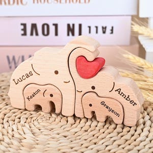 Personalized Wooden Elephant Family Puzzle, Elephant Family Name Decor, Family of 2-8 Keepsake, Baby Shower Gifts, Gifts for New Mom Dad