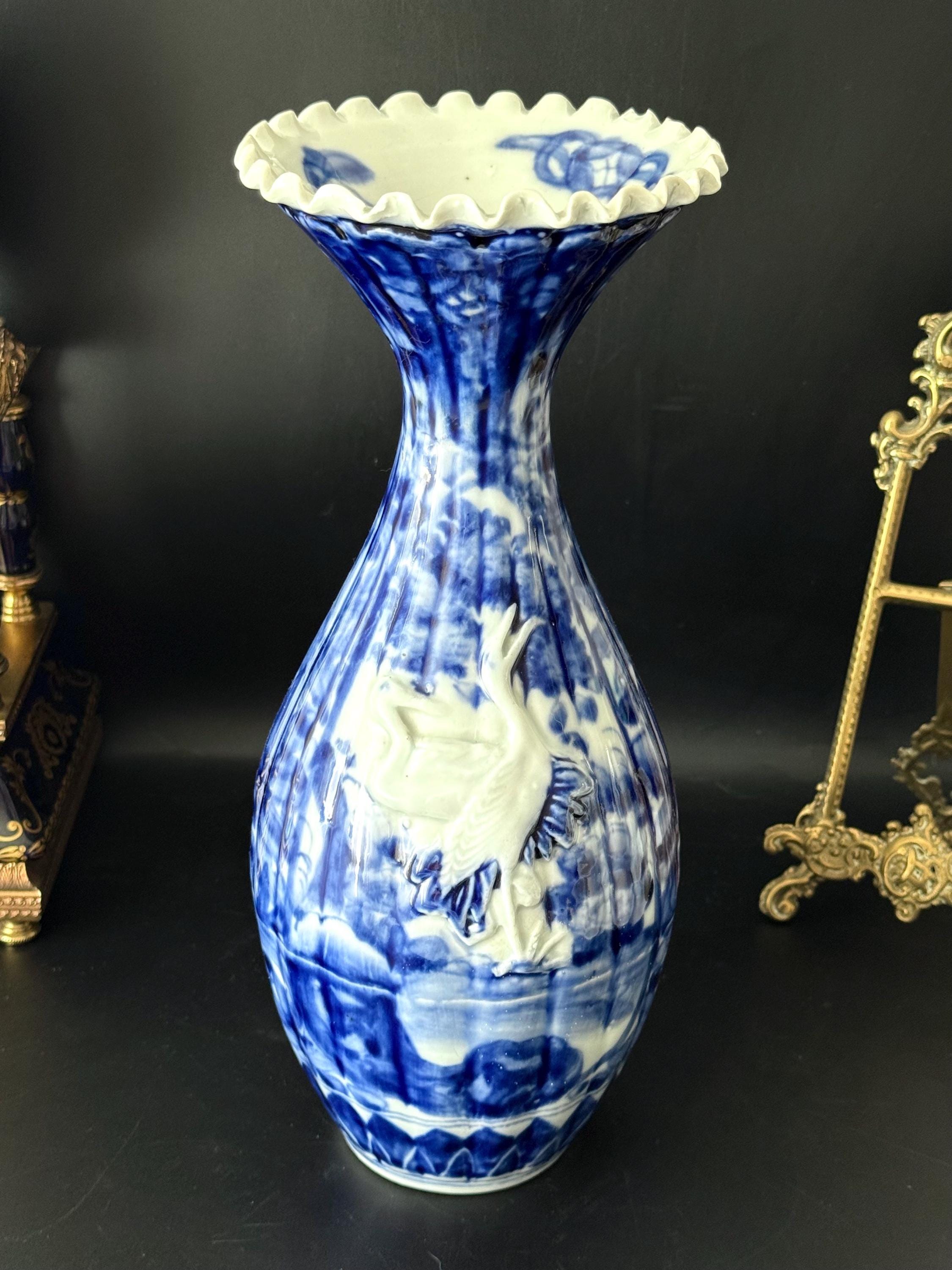青と白の渦巻き模様のガラス花器 Antique Japanese Blue White Vase - Etsy