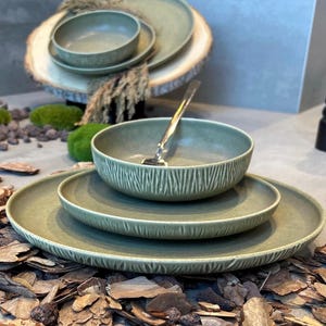 Rustic Green Porcelain Dinnerware Set for 6 – 18-Piece Textured Plates and Bowls | Organic Matte Finish | Modern Nature-Inspired Tableware