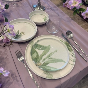 32-Piece Green Leaf Porcelain Dinnerware Set | Rustic Kitchen Plates & Bowls for 8 | Nature-Inspired Tableware | Farmhouse Table Decor