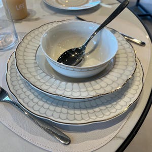 24-piece porcelain dinnerware set, white scalloped plates with gold rim, 6-person