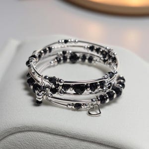 Black Beaded Memory Wire Wrap Bracelet with Silver Heart Charm – Minimalist No-Clasp Slip-On Jewelry