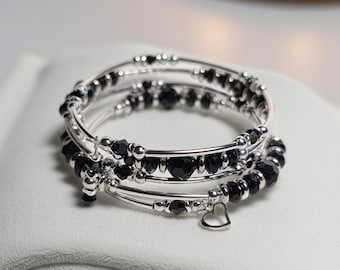 Black Beaded Memory Wire Wrap Bracelet with Silver Heart Charm – Minimalist No-Clasp Slip-On Jewelry