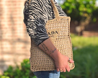 Gehäkelte Raffia Bast Tasche / Tote bag / Raffia bag / Strandtasche / Schultertasche mit gesticktem Schriftzug (im Bild unvollständig)