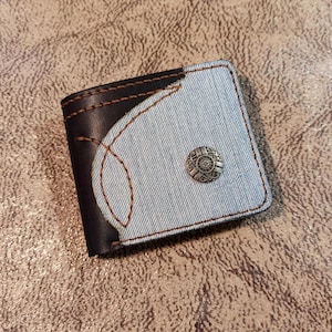 Cartera de mezclilla y cuero: fusión de estilo urbano, cartera de mezclilla y cuero, cartera estilo jeans para hombre, regalo urbano para él, cartera delgada azul