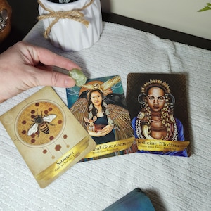 Tarot z odczytami kamieni szlachetnych na wszystkie tematy