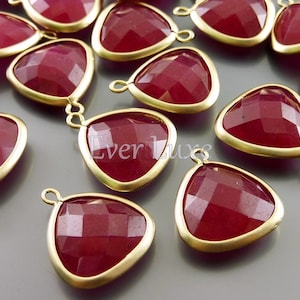 2 framed briolette stone pendant in ruby jade (reconstructed stone) 5124G-RJ