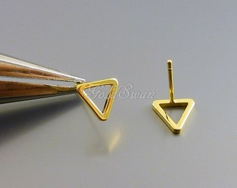 4 pcs / 2 pairs shiny gold tiny 8mm triangle shape stud earrings, gold geometric earrings, jewelry designs 1068-BG-8 (shiny gold)