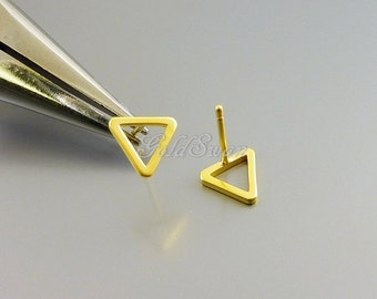 4 pcs / 2 pairs matte gold 8mm simple triangle earrings, matte gold triangle earrings, geometric jewelry earrings 1068-MG-8