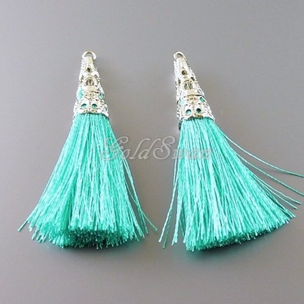 2 pompons vert menthe pastel avec capuchon en argent, gland avec bail, pendentif en pompon, fournitures de bijoux en pompon 1553R-MI (menthe)