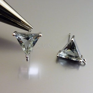 2 pcs (1 pair) gray color faceted triangle stud earrings, customizable DIY earring supplies E5138R-GR