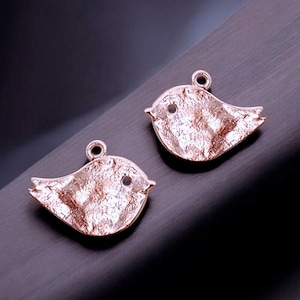 2pcs Matte Rose Gold sweet sparrow bird charms / textured baby chick pendants, jewelry / jewellery making supplies P1790-MRG