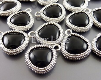 2 Smooth synthetic black onyx briolette pendants, stone charms, jewelry / jewellery supplies 5123R-BL