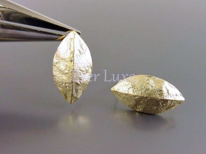 2 pcs / 1 pair Modern jewelry design matte gold textured marquise leaf earrings 1168-MG 