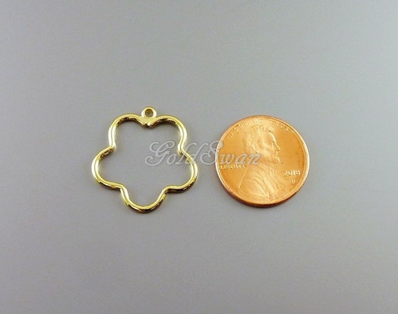 flower silhouette charms cloud charms 2148-BG 15/% SALE 4 pcs shiny gold simple flower shaped pendants