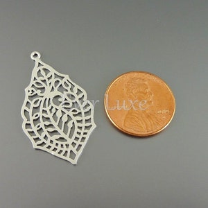 2 abstract paisley pattern pendants / matte silver brass / supplies for making jewelry / metal findings 1047-MR image 2