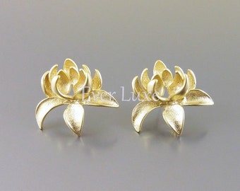 2 pcs / 1 pair lotus flower post earrings, matte gold stud earring findings, jewelry making / jewelry supplies E1198-MG