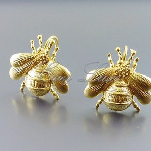 2 pcs / 1 pair Bumblebee hook earrings, bee earrings, supplies for earring making, bridal / wedding jewelry E1035-MG