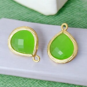 2 peridot opal green glass pendants, drops with gold bezel frame, glass charms 5064G-PEO-13 (bright gold, peridot opal, 13mm, 2 pieces)
