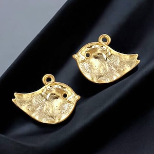 2 sweet sparrow bird charms / textured baby chick pendants, jewelry / jewellery making supplies P1790