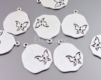 4 Amuleto de arte de mariposa plana / hada con componentes de collar de alas / colgante de disco de plata 1783-MR