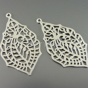 2 abstract paisley pattern pendants / matte silver brass / supplies for making jewelry / metal findings 1047-MR image 1